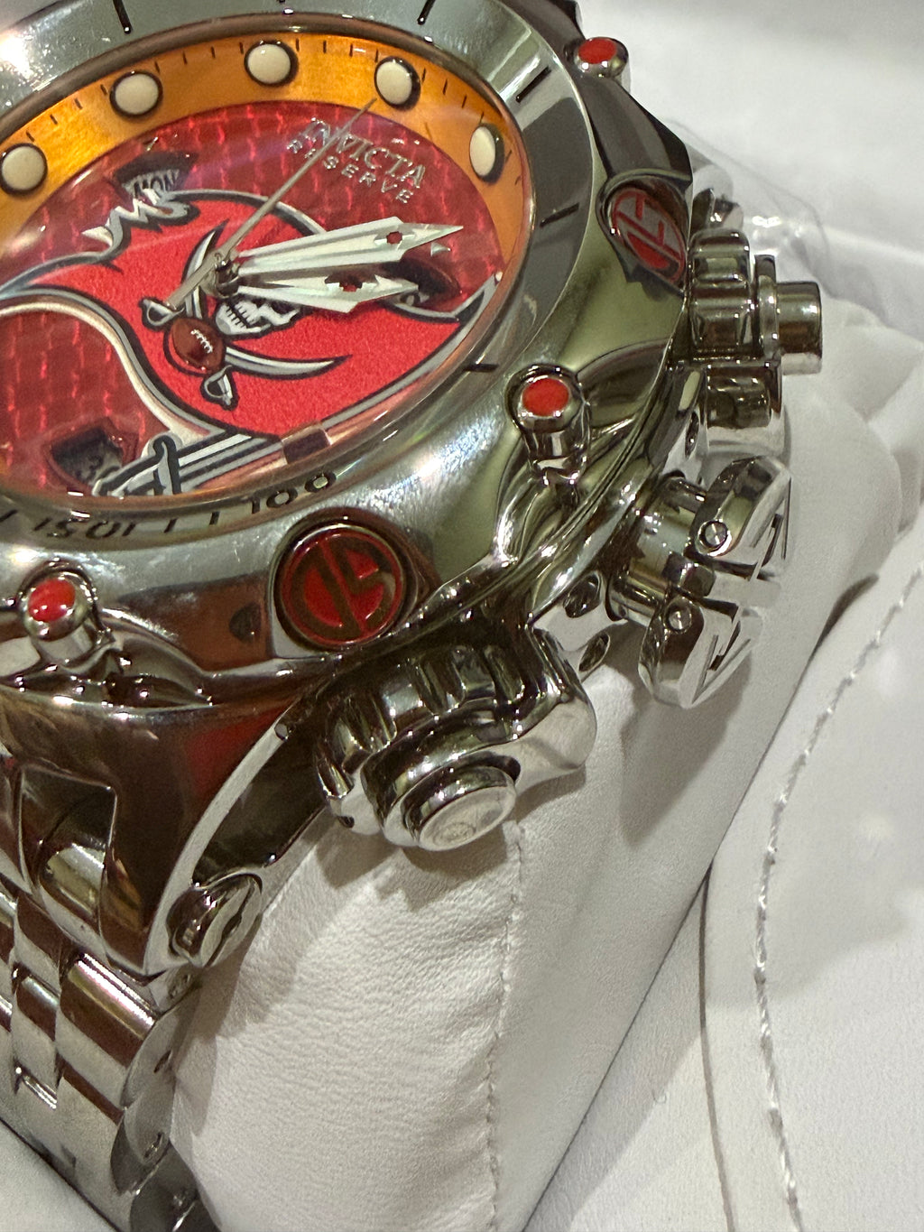 Tampa Bay Buccaneers Invicta #36154 RARE Mens Venom Reserve Watch