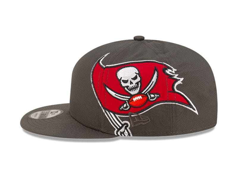 Tampa Bay Buccaneers New Era 9Fifty Helmet Hat Snapback