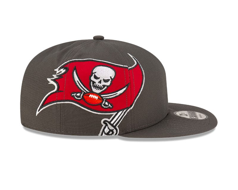 Tampa Bay Buccaneers New Era 9Fifty Helmet Hat Snapback