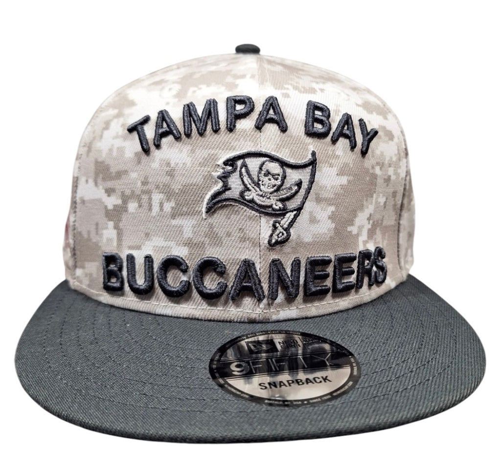 Tampa Bay Buccaneers New Era 9Fifty 2024 Salute To Service Snapback Hat