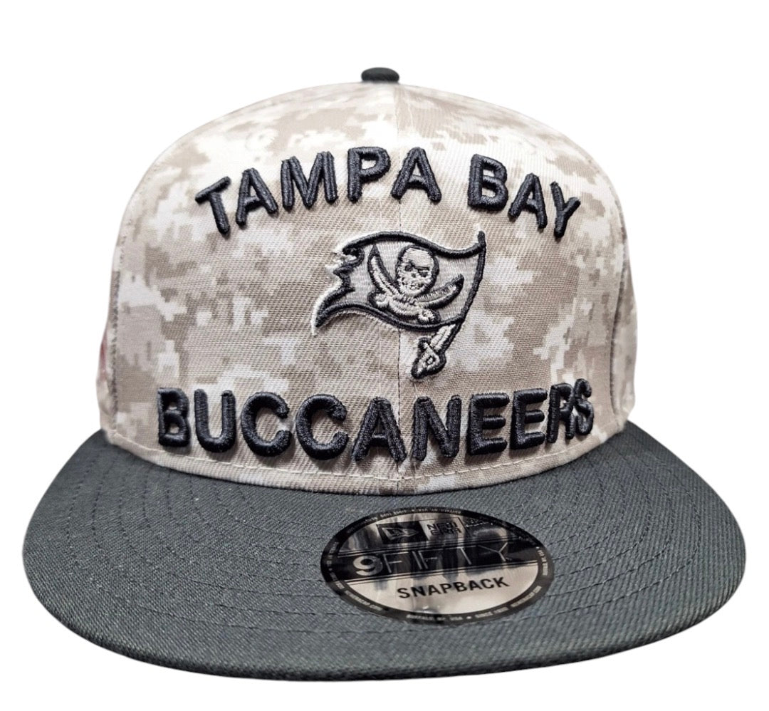 Tampa Bay Buccaneers New Era 9Fifty 2024 Salute To Service Snapback Hat