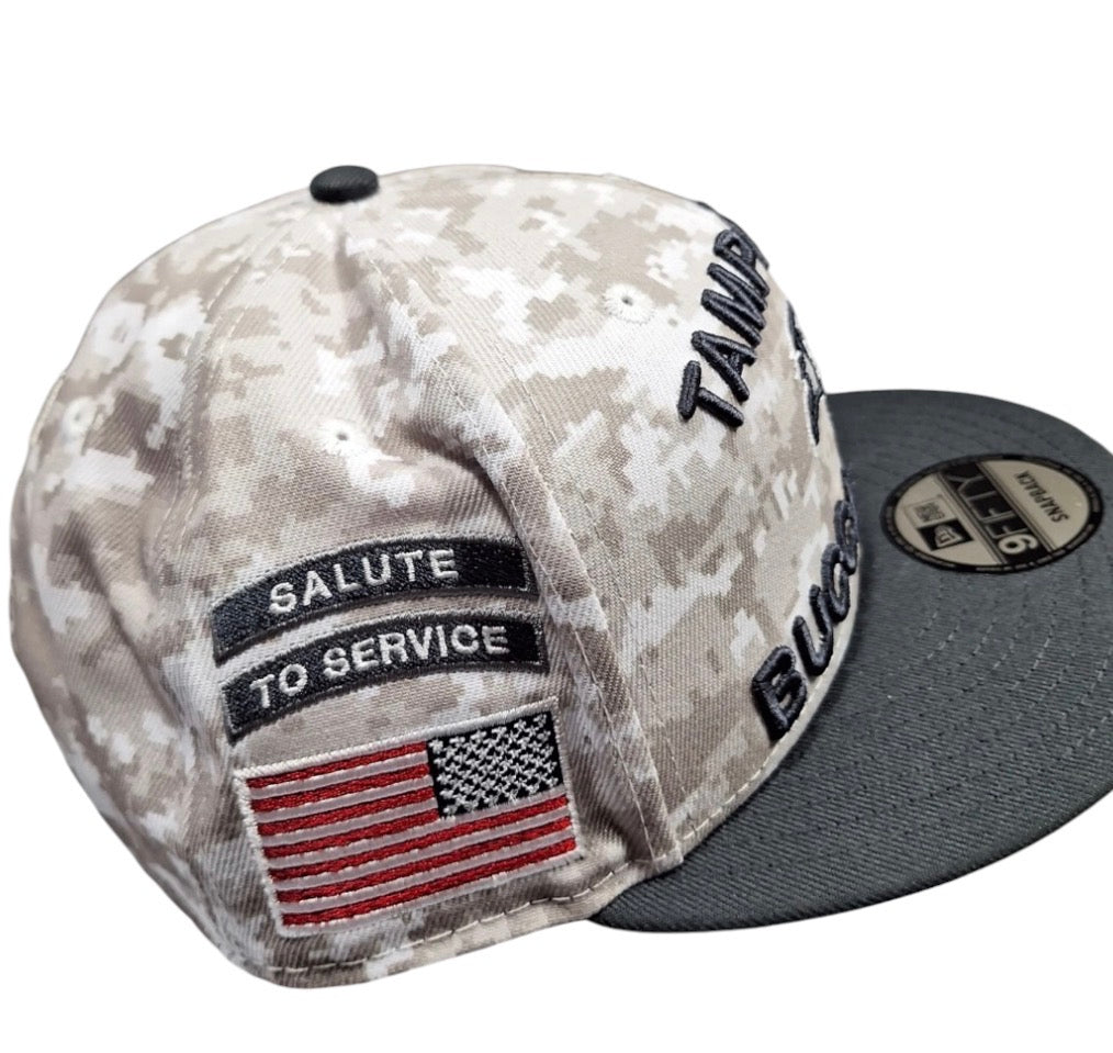 Tampa Bay Buccaneers New Era 9Fifty 2024 Salute To Service Snapback Hat