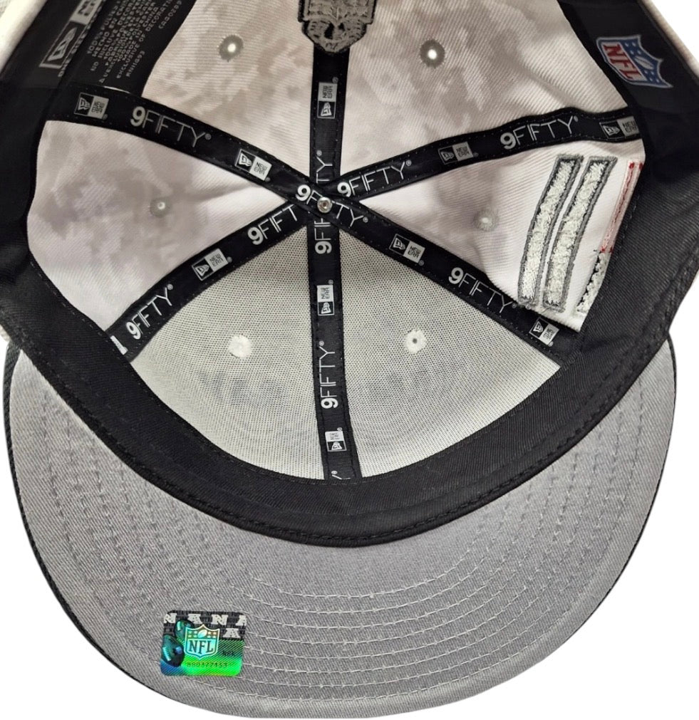 Tampa Bay Buccaneers New Era 9Fifty 2024 Salute To Service Snapback Hat
