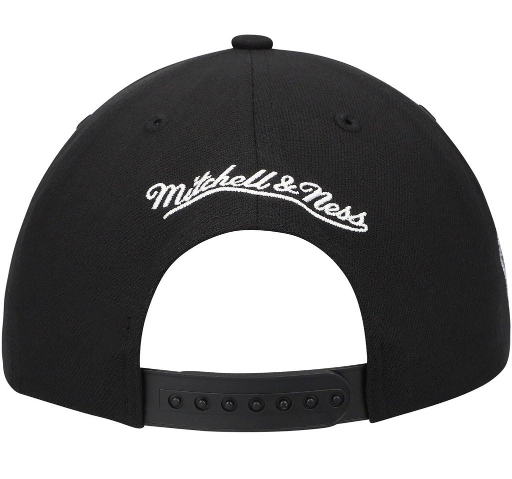 New York Knicks Mitchell & Ness Snapback Adjustable Hat