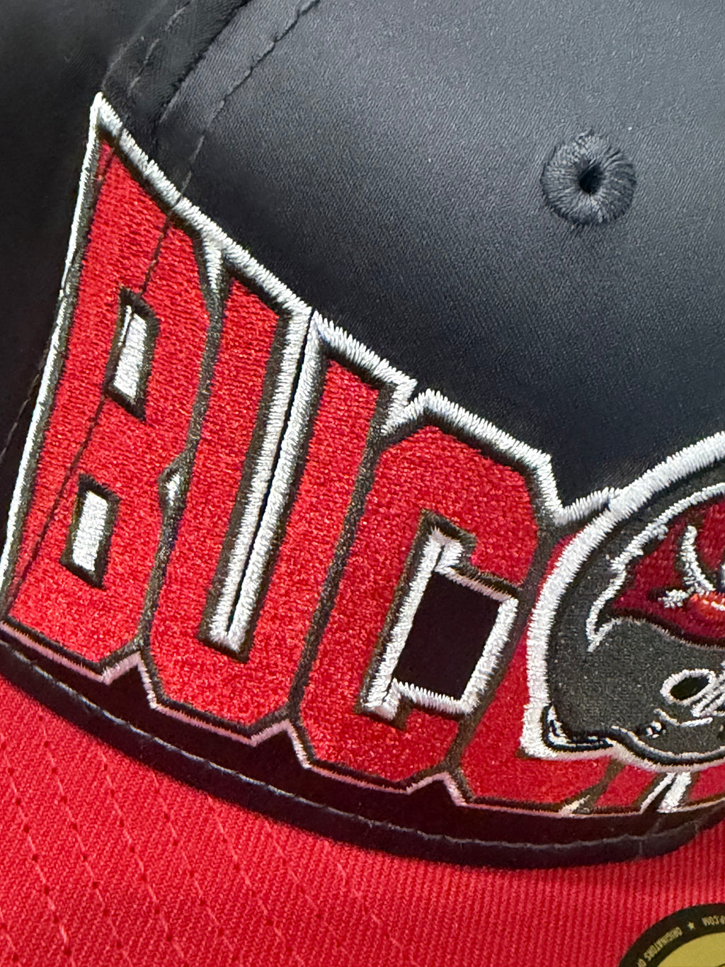 Tampa Bay Buccaneers New Era 59Fifty Satin Fitted Hat